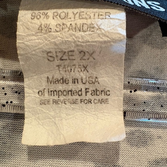 OMT Fashions, women’s size 2X featuring an animal print with subtle sparkles - Picture 5 of 9